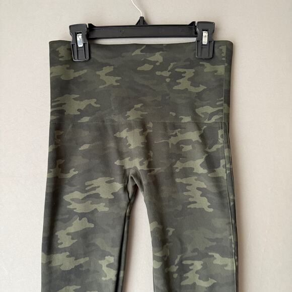 Spanx sz M green fatigue camo Leggings - Picture 7 of 8